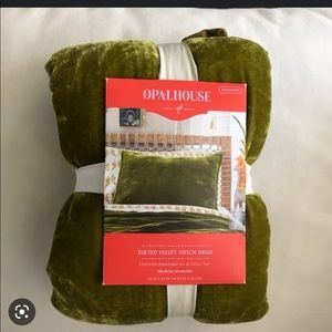 Opalhouse moss green tufted full/queen quilt and one standard sham